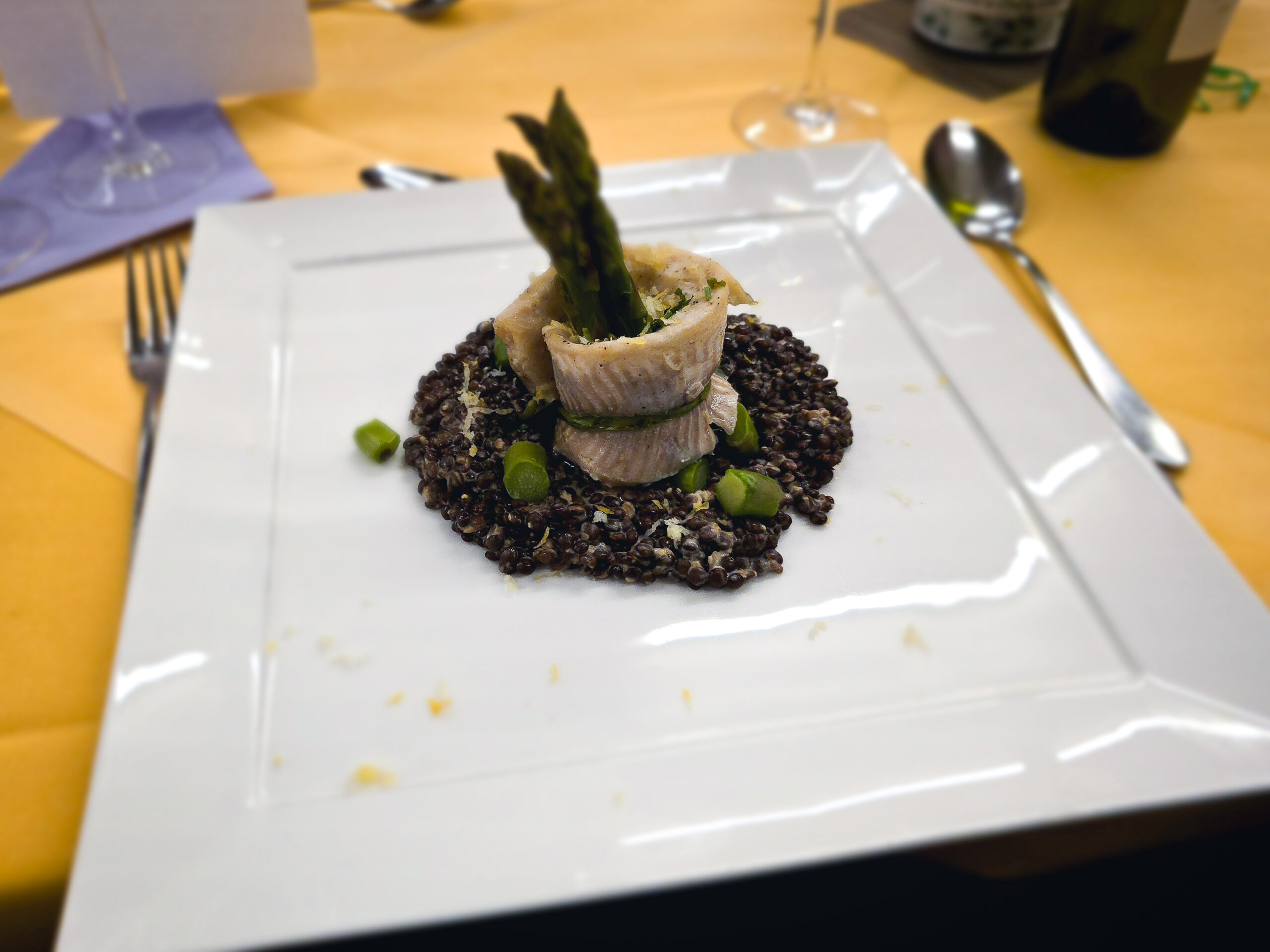 Gedämpfte Forellenröllchen